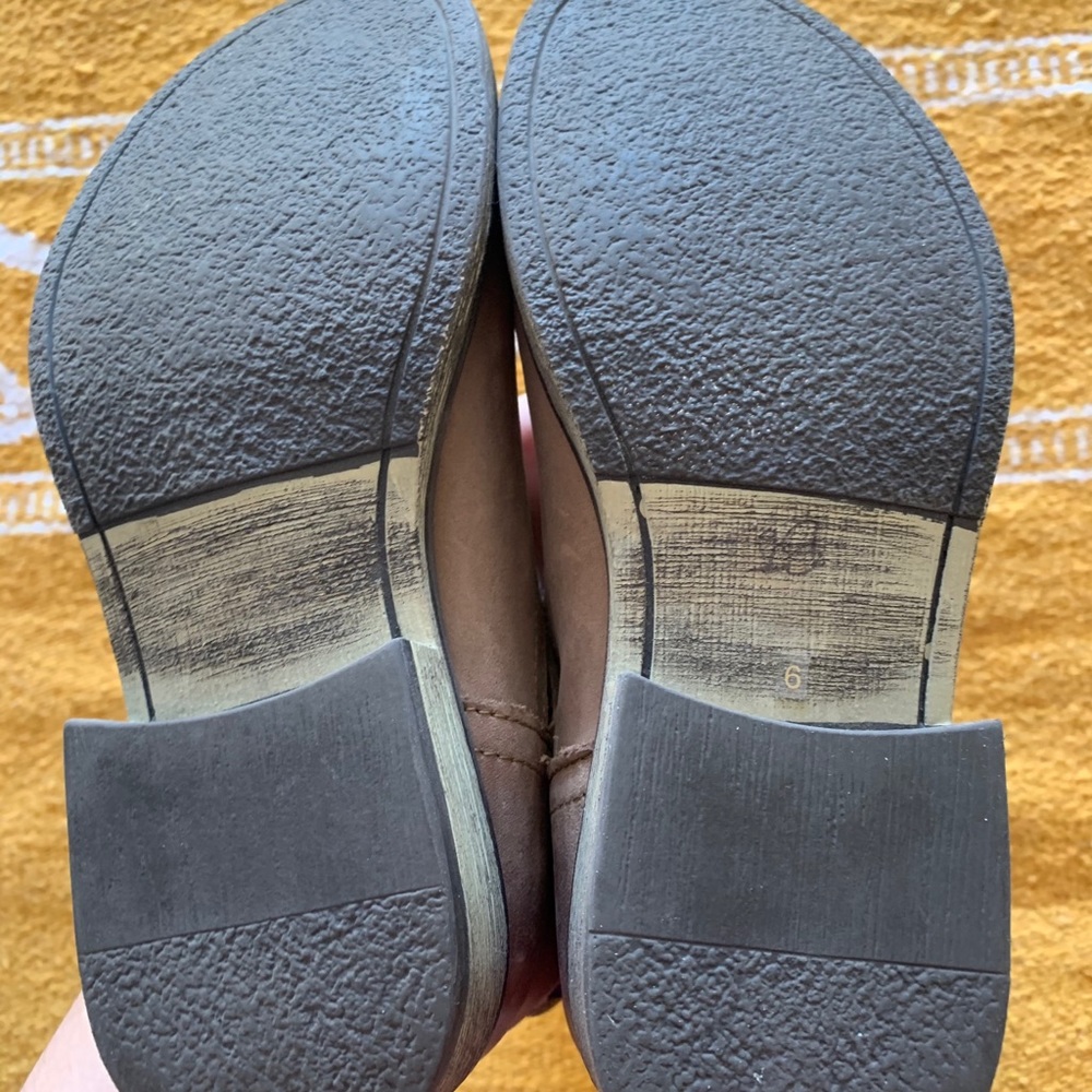 Steve Madden tan suede boots with purple zipper - Picture 5 of 5